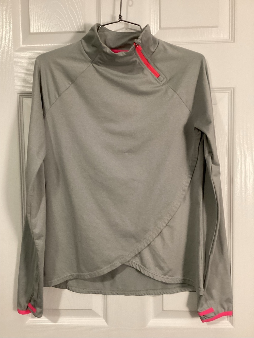 XL Girls' Light Gray Top with Pink Accents